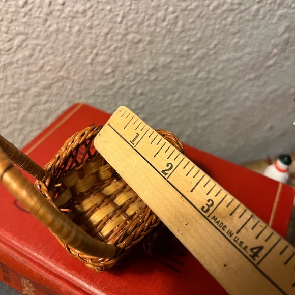 Vintage Small Brown Wicker Figurine Wheelbarrow Trinket Basket Jewelry Box - Picture 7 of 8